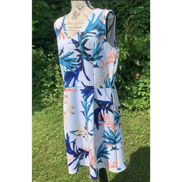 Worthington Multi colored leaf A line wide strap Keyhole back patterned dress - Picture 4 of 8